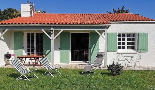 Renovated house for 6 near Bouil Beach, private parking