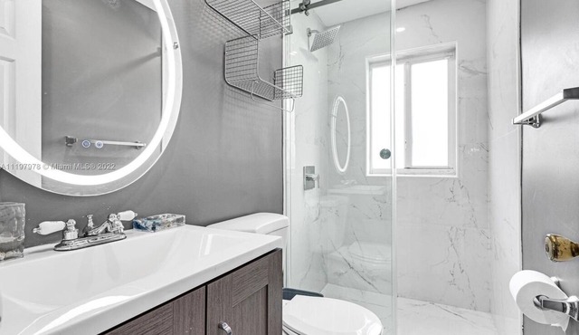 Renovated 1 Bedroom/1Bath with Washer and Dryer