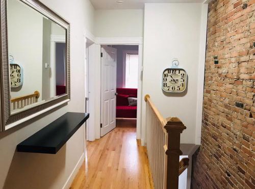 Renovated, 10 Min from the city