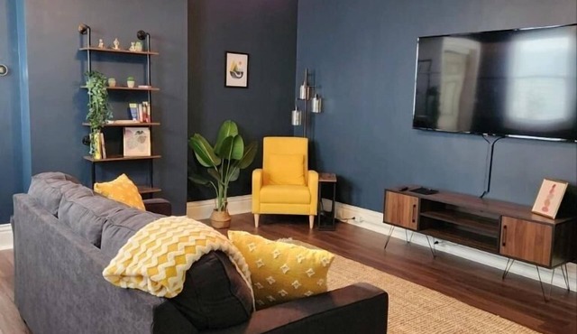 Renovated 100-Year-Old Shotgun Home- Modern Comfort Meets Local Character!