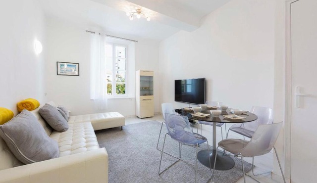 Renovated 100m Townhouse in the heart of the old town of Antibes