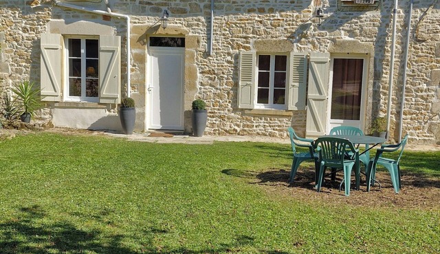 Renovated 150-year-old building, close to Chateau de Menou.