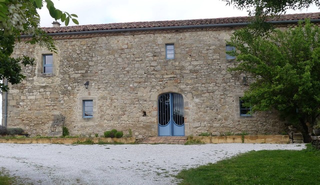 Renovated 18th-century fortified farmhouse with view