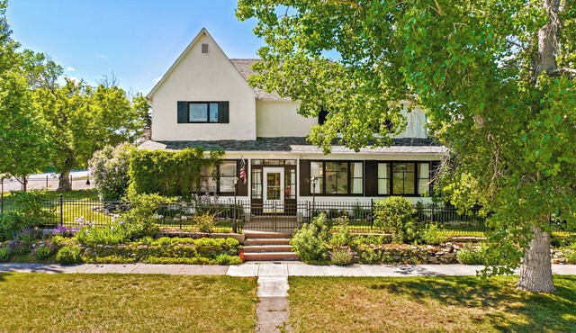 Renovated 1900's Historic Home with Modern Amenities - perfect for getaways