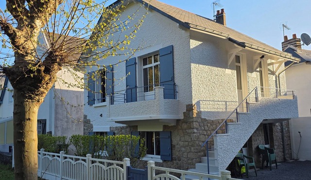 Renovated 1939 house - Seaside charm - Garden view of quiet wood