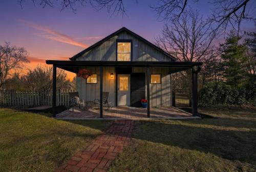 Renovated 1950s Barndominium Pet-Friendly & Modern