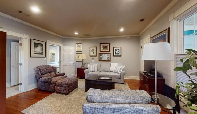 Renovated 1BR - 3 Block Walk to Casino - Clean, Quiet, Safe & Guest-Favorite