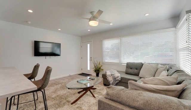 Renovated 1BR in Point Loma Near Harbor & Airport