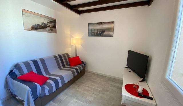 Renovated 2* apartment with loggia & parking, 5 min from beach - Argelès-sur-Mer