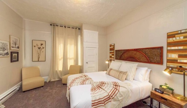 Renovated 2 bed, 2 bath, Near Arena and Downtown!