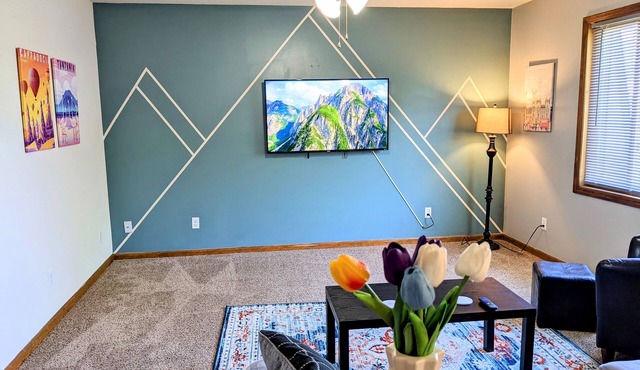 Renovated 2-bed apt, right next to downtown Omaha
