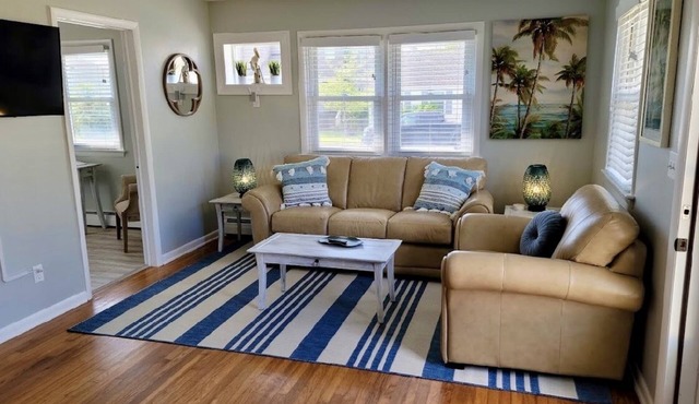 Renovated 2 Bedroom, near VB Vibe district, Surf Park & Dome!