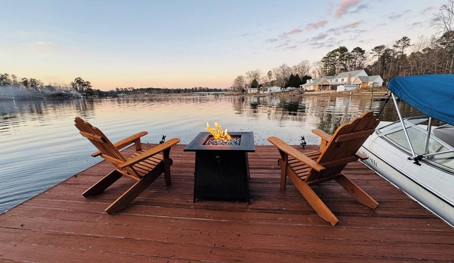 Renovated 2-bedroom farm-style cottage on Lake Murray. Bring Your Fishing Rod