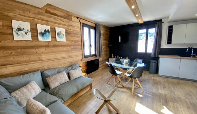 Renovated 2-bedroom T3 apartment, near center, parking, Formiguères