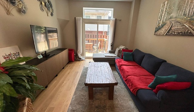 Renovated 2-Bedroom Home Roncesvalles Village, Toronto-Inquire Short Stays