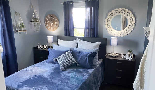 Renovated 2 Bedroom with King Bed, Pets Welcome, Washer & Dryer