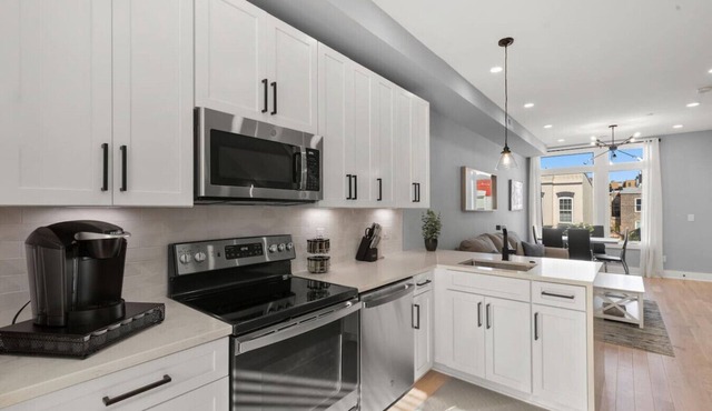 Renovated 2 Level flat+H street corridor+Parking