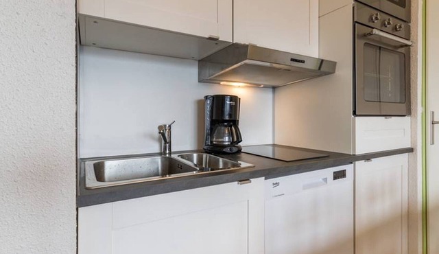 Renovated 2-room apartment, close to slopes, south-facing balcony