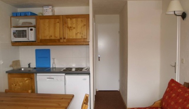 Renovated 2-room apartment with balcony 50m from slopes