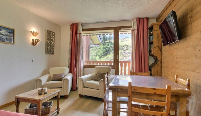 Renovated 2-room apartment at the foot of the slopes, south balcony, for 4 people