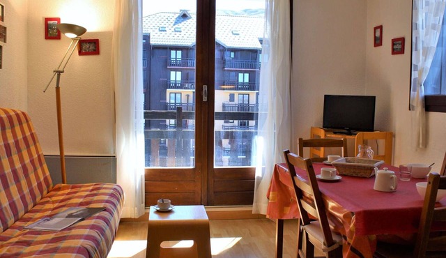 Renovated 2-star apartment, ski-in, south balcony, ski locker