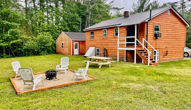 Renovated 2-story home with game room, firepit, foosball, air hockey near skiing
