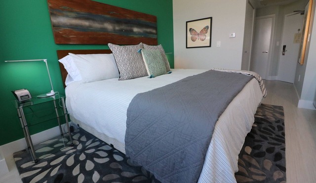 Renovated 21st Fl. Private Unit located in Coconut Grove Hotel!