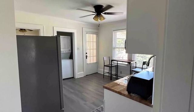 Renovated 2BR/1B Urban Escape
