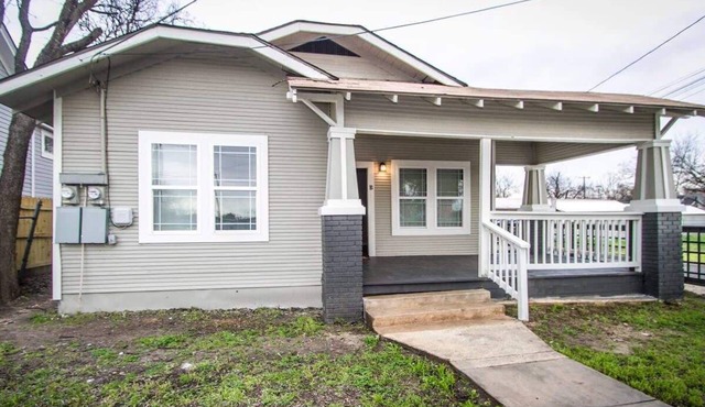 Renovated 2BR Near Downtown SA