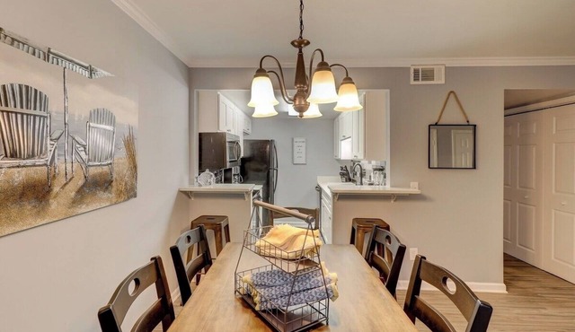 Renovated 2BR Hilton Head Home Walk to Shops