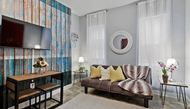 Renovated 2BR w/Amenities