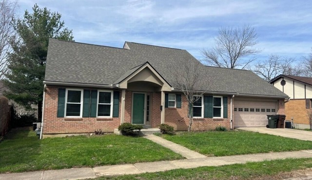 Renovated 3 bdrm home with river views walkable to downtown Milford & bike trail