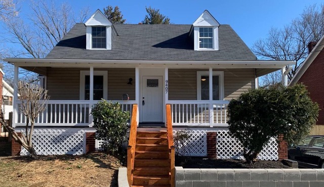 Renovated 3 bed 2 bath with lots of free parking