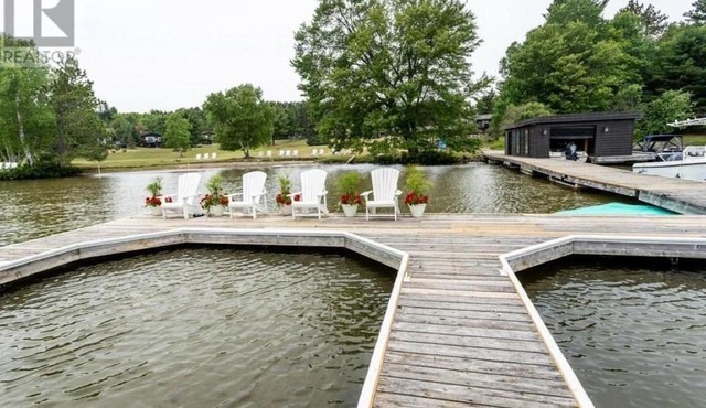 Renovated 3 Bed, 3 Bath. Mins from Port Sandfield. Tennis! Beach!