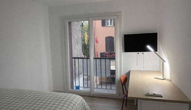 Renovated 3-bedroom apartment - 8 people - Air conditioning - La Garde Center - Beaches 10 min