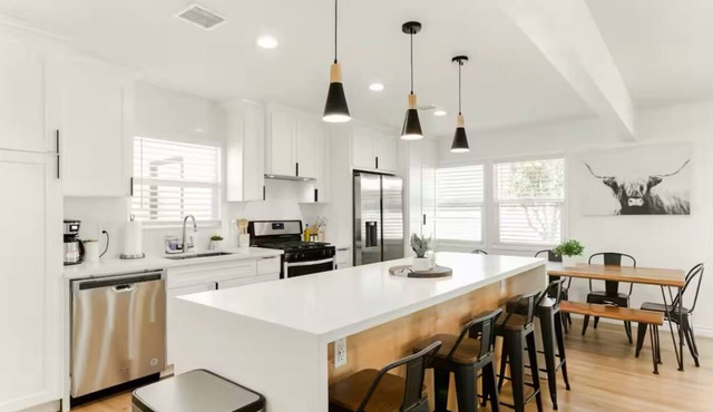 Renovated 3 Bedroom Gem with Game-room and Hot Tub