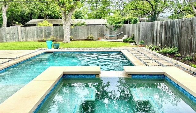 Renovated 3-bedroom house in central Austin with heated POOL and SPA