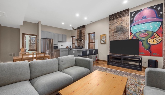 Renovated 3 Bedroom Penthouse Suite in Benton Park