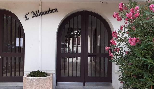Renovated 3-room apartment near beach, terrace, pets allowed