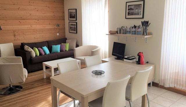 Renovated 3-room apartment, near station and lifts