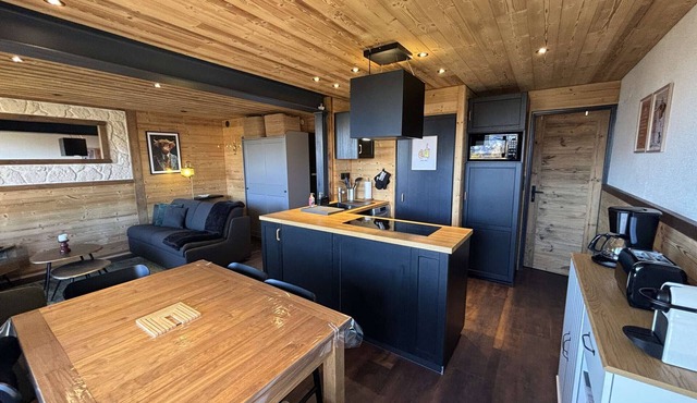 Renovated 3-room apartment, Alpe d'Huez, balcony, parking