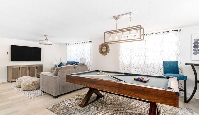 Renovated 3B 2BA, oasis yard Hot tub