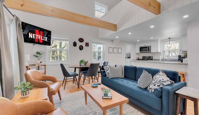 Renovated 3BR Retreat Next to Lake Wallenpaupack