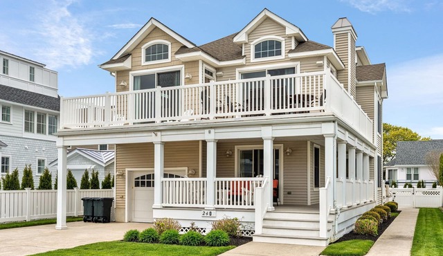 RENOVATED 4.5M dollar pet friendly luxury retreat just 1 blk from 24th St beach
