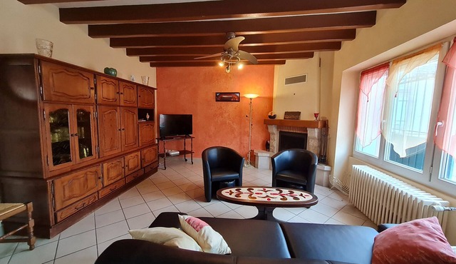 Renovated 4-Bedroom House near Loire Castles, Ideal for Families & Pros