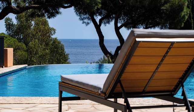 Renovated 4 bedroom villa with SEA VIEW - 250m from the beach - pool - garden