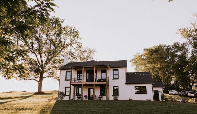 Renovated 4-bedroom Farmhouse