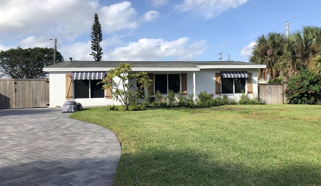Renovated 4 Bedroom East Boca House, Walk to Everything!