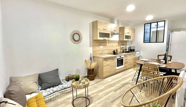 Renovated 4-room apartment, near center, quiet