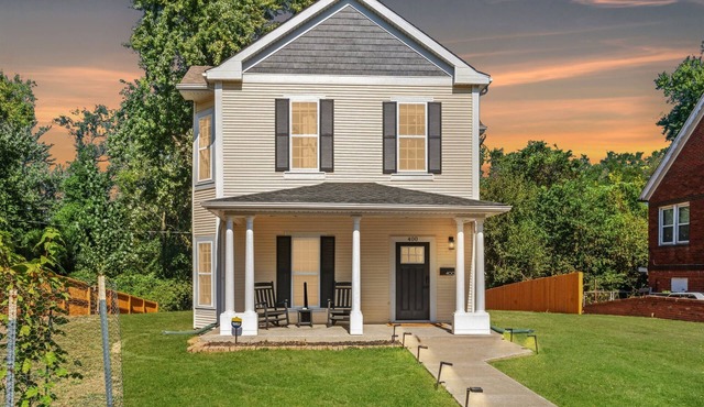 Renovated 4BR Home Sleeps 10 Family & Groups